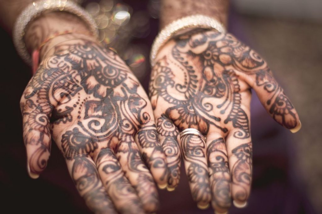 henné-maroc-main-femme-tradition-culture