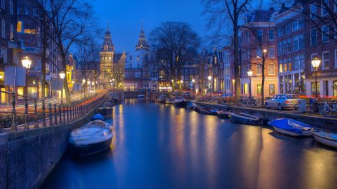 voyage-groupe-visite-amsterdam-fleuve-Amstel-canal-nuit (1)