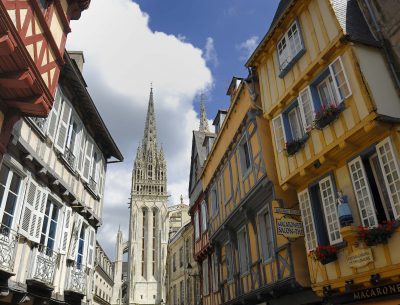 quimper-cathédrale-saint-corentin-colombages