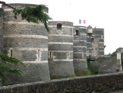 angers-Chateau-tours_porte-ville-forteresse-tenture-apolcalypse-visite-visiteurs-patrimoine-architecture