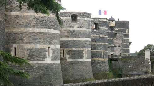 angers-Chateau-tours_porte-ville-forteresse-tenture-apolcalypse-visite-visiteurs-patrimoine-architecture