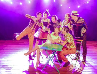 vive les vacances cabaret spectacle pleyben compagnie tous en scene
