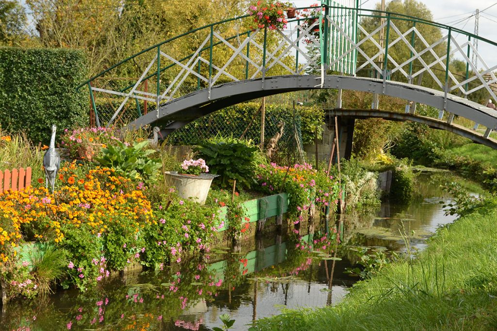 LES HORTILLONAGES, jardin charmes promenade en barque, fleurs et plantes